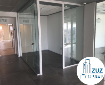 חדר זכוכית במשרד במגדל אלקטרה סיטי תל אביב