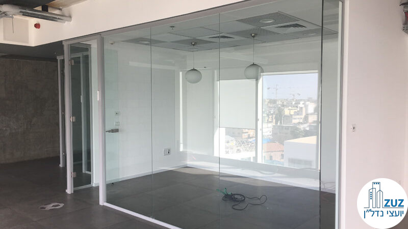 חדר ישיבות במשרד במגדל אלקטרה סיטי תל אביב