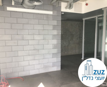 קיר מעוצב במשרד במגדל אלקטרה סיטי תל אביב