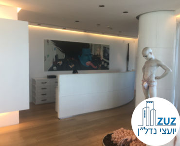 עמדת קבלה במשרד במגדל המוזיאון תל אביב