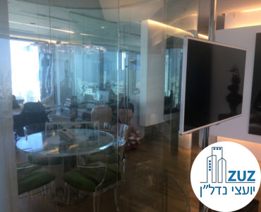 חדר ישיבות עגול במשרד במגדל המוזיאון תל אביב