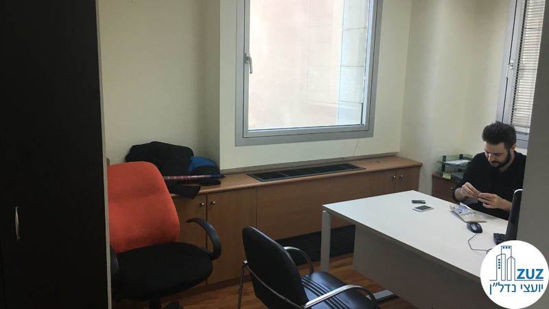 חדר מרוהט במשרד בבית עמגר תל אביב