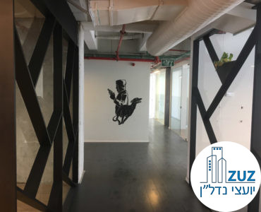 ציור קיר במשרד להשכרה במתחם רוטשילד במגדל כלבו שלום תל אביב