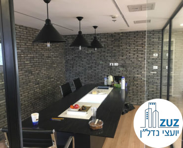חדר ישיבות מרוהט במשרד במגדל אמות משפט תל אביב