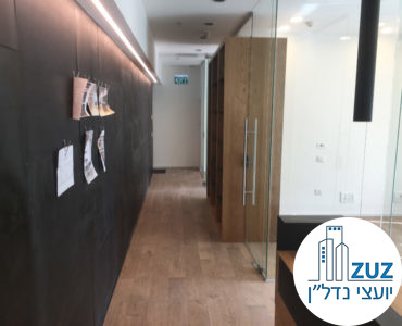 מסדרון וקיר מעוצב במשרד במגדלי הארבעה תל אביב