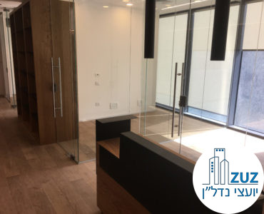 עמדת קבלה במשרד במגדלי הארבעה תל אביב