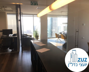 שולחן ארוך וחדרים במשרד בשדרות רוטשילד 22 תל אביב