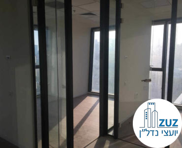 כניסה לחדרים במשרד במגדלי אלון תל אביב