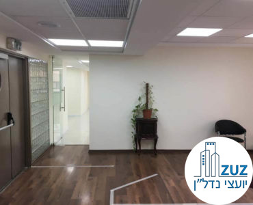 פינת כניסה במשרד ברחוב מנחם בגין תל אביב