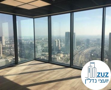 חדר עם חלונות מסך במשרד במגדל מידטאון תל אביב