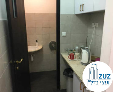 מטבחון ושירותים במשרד בבית קנדה תל אביב