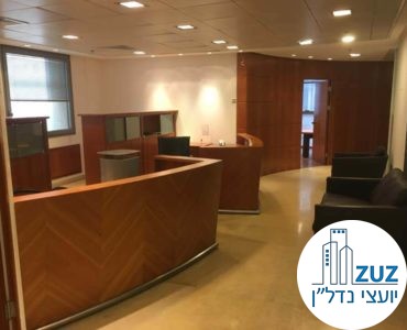 עמדות קבלה במשרד במגדל פלטינום תל אביב