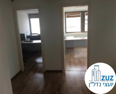 כניסה לחדרים במשרד ברחוב ריב"ל 18 תל אביב