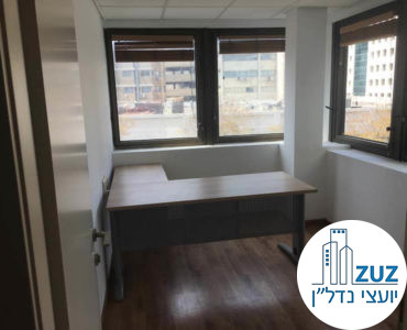חדר עם שולחן במשרד ברחוב ריב"ל 18 תל אביב