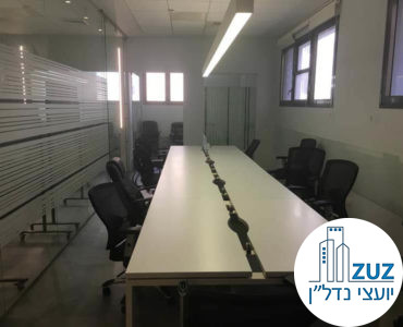 חדר ישיבות עם שולחן במשרד במתחם רוטשילד תל אביב