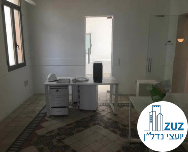 חדר עם שולחנות במשרד בוטיק במתחם רוטשילד תל אביב