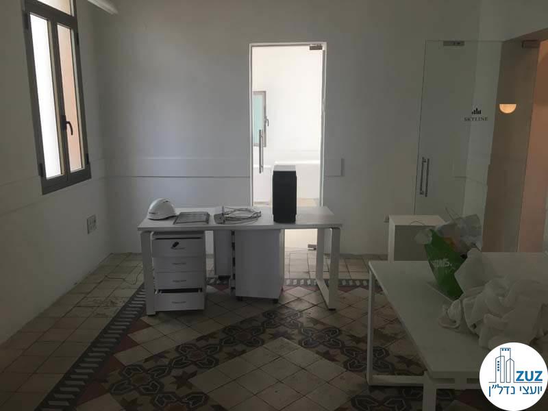חדר עם שולחנות במשרד בוטיק במתחם רוטשילד תל אביב