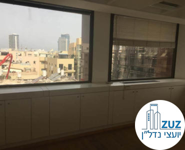 חדר עם חלון במשרד בבית יעבץ תל אביב