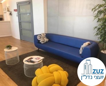 פינת ישיבה במשרד במגדל אמות השקעות תל אביב