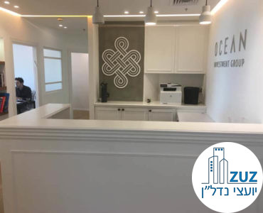 עמדת קבלה במשרד במגדל אמות השקעות תל אביב