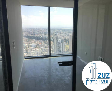 חדר עם חלון במשרד במגדל מידטאון תל אביב