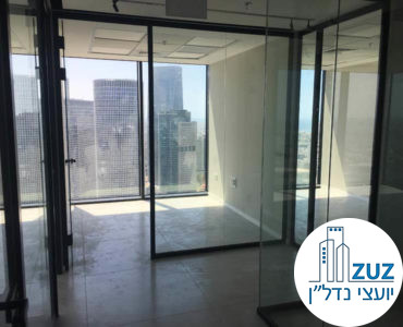 כניסה לחדר במשרד במגדל מידטאון תל אביב