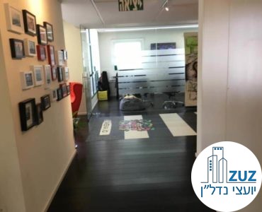 מסדרון וכניסה לחדר במשרד בשכונת מונטיפיורי תל אביב