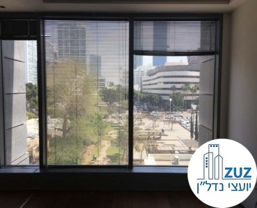 חדר עם חלון במשרד במגדל המוזיאון תל אביב