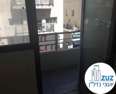 יציאה למרפסת במשרד בשדרות רוטשילד תל אביב