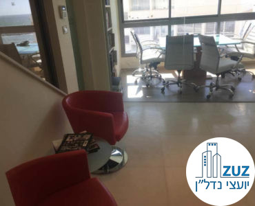 פינת כניסה במשרד ברחוב הירקון תל אביב