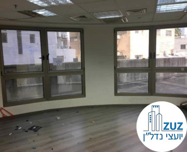 חדר עם חלונות במשרד בבית ויקטוריה תל אביב