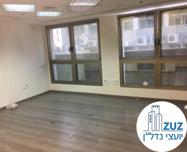 חדר עם חלונות במשרד בבית ויקטוריה תל אביב
