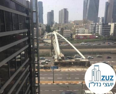 גשר יהודית מחלון במשרד ברחוב יגאל אלון תל אביב