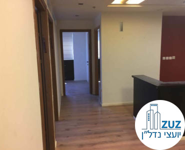 כניסה לחדרים במשרד במגדל אמות ביטוח תל אביב