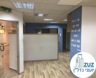 פינת כניסה במשרד במגדל אמות ביטוח תל אביב
