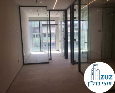 כניסה לחדרים במשרד במגדל חג'ג' הארבעה תל אביב