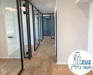 כניסה לחדרים במשרד במגדל הארבעה צפוני תל אביב