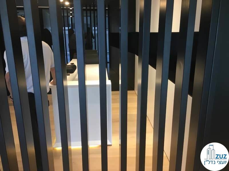 קיר מעוצב במשרד להשכרה במגדל מידטאון תל אביב