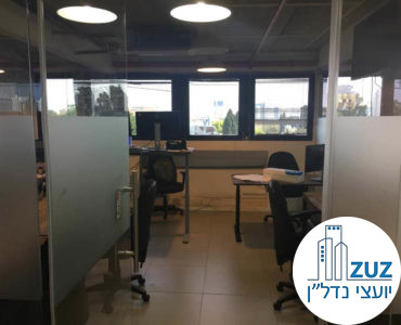 כניסה לחדר במשרד ברחוב טיומקין תל אביב