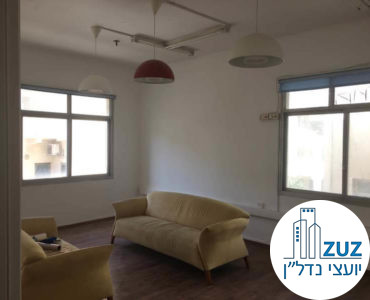 חדר עם ספות במשרד במתחם רוטשילד תל אביב