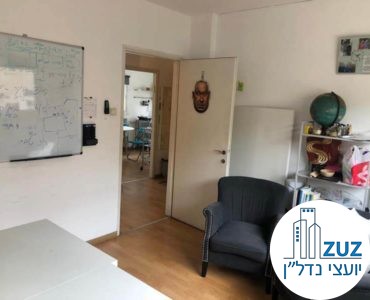 חדר ופינת ישיבה במשרד על רחוב החשמונאים תל אביב