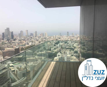 מרפסת עם נוף לים במשרד במגדלי הארבעה תל אביב
