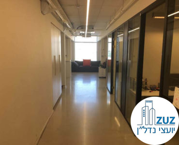 מסדרון במשרד למכירה בתל אביב