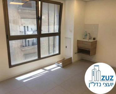 חדר עם חלון בקליניקה בבית הרופאים תל אביב