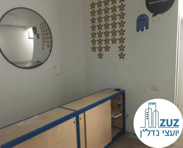 ארונית עם מראה במשרד ברחוב ריבל תל אביב