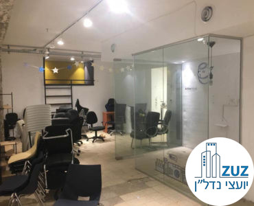 חדר עם קירות זכוכית במשרד ברחוב ריבל תל אביב
