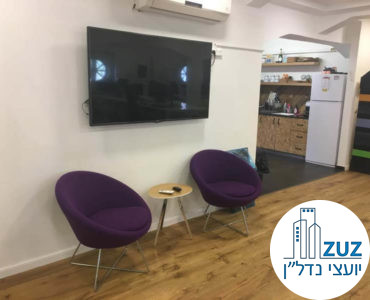 כסאות וטלוויזיה במשרד ברוטשילד תל אביב