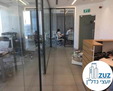 כניסה לחדרים במשרד במגדל אלקטרה סיטי תל אביב