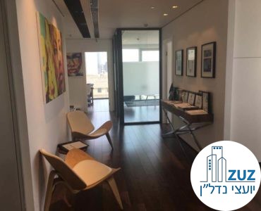 פינת כניסה במשרד במגדל אלקטרה סיטי תל אביב