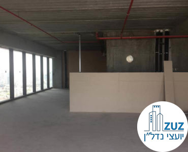 משרד במצב מעטפת במגדלי הארבעה תל אביב